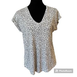 Bobeau Black White Animal Print Short Sleeve V Neck Top Side Slit High Low Hem